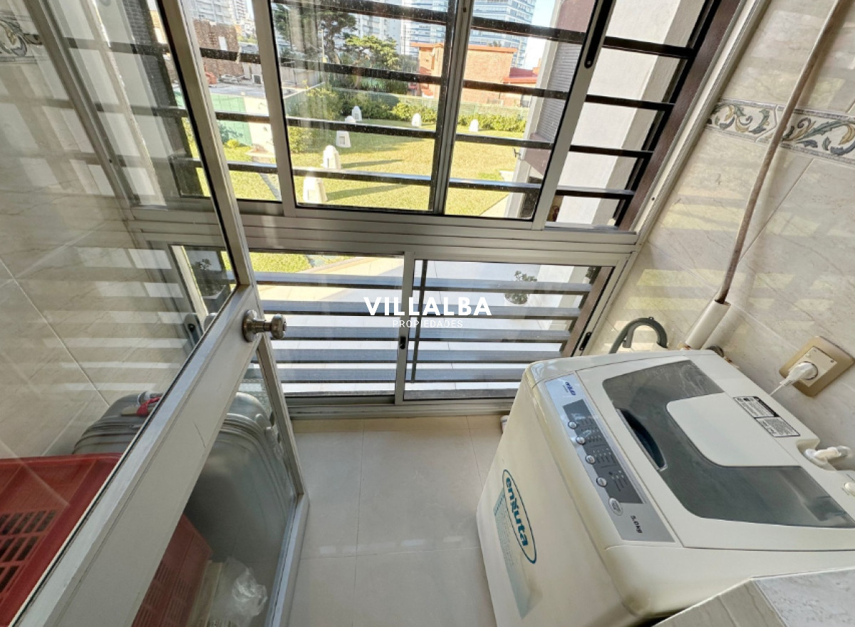 Apartamento ID.4129 - Vende Apartamento frente al mar en Brava, Punta del Este de 2 dormitorios.