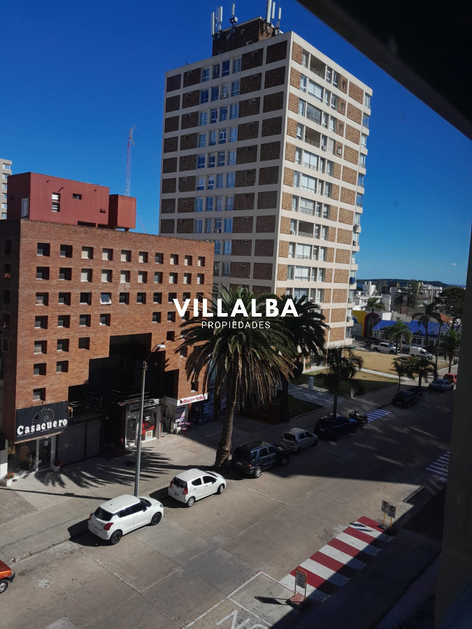 Apartamento ID.3449 - Departamento  en venta de 3 dormitorios  Peninsula, Punta del Este