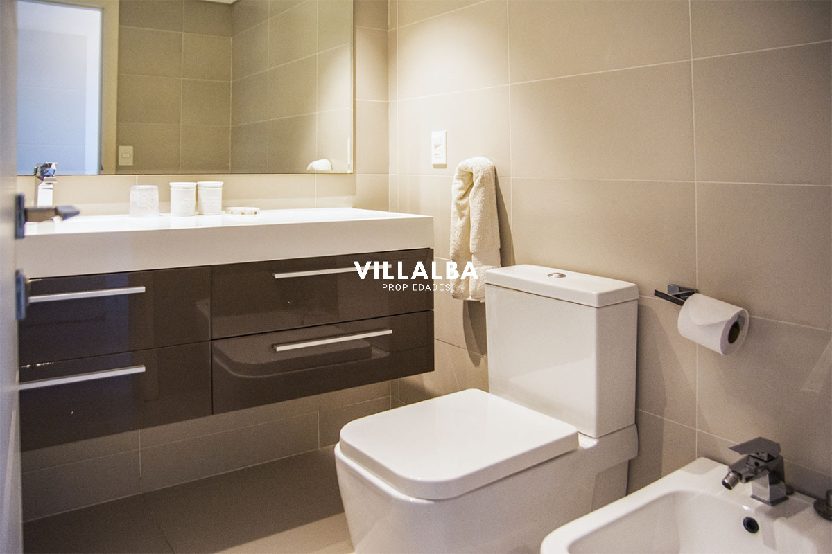 Apartamento ID.4249 - Departamento de 2 suites + depedencia en venta Frente al mar.