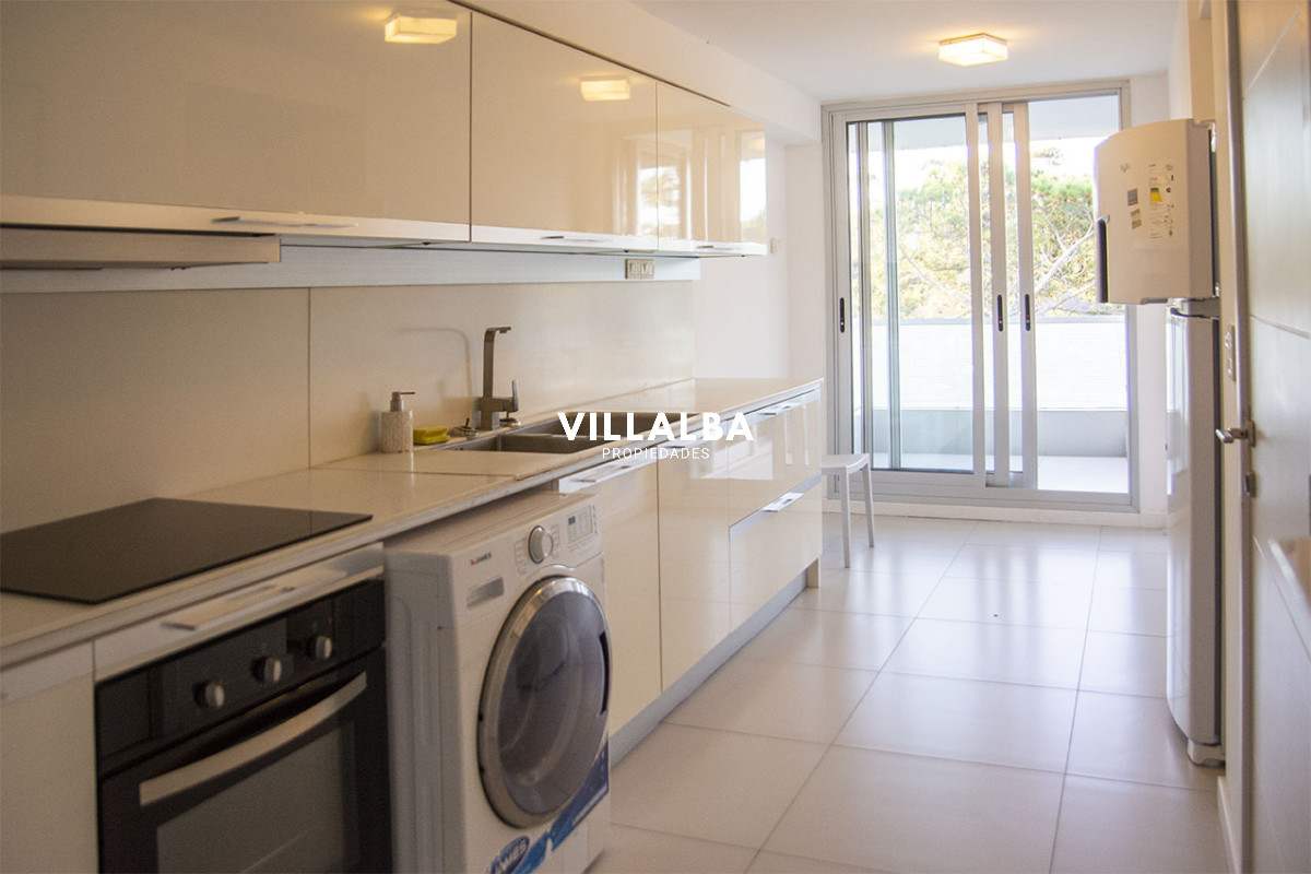 Apartamento ID.4249 - Departamento de 2 suites + depedencia en venta Frente al mar.