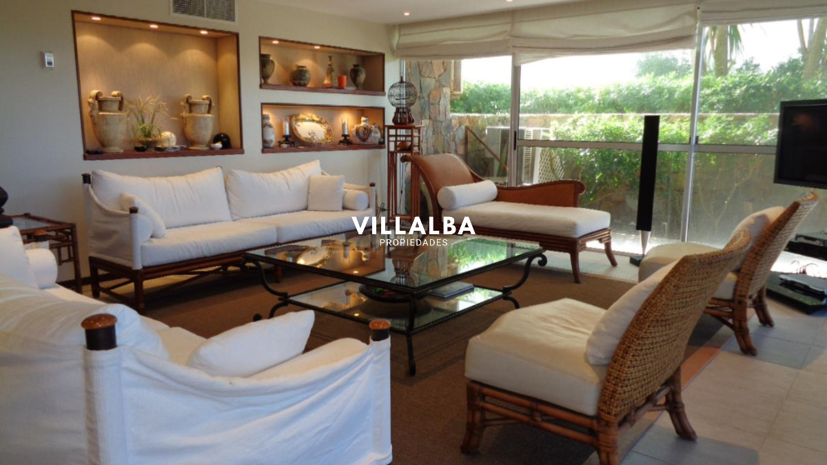 Apartamento ID.3609 - Apartamento de 4 dormitorios en Punta del Este frente al mar en Playa Brava