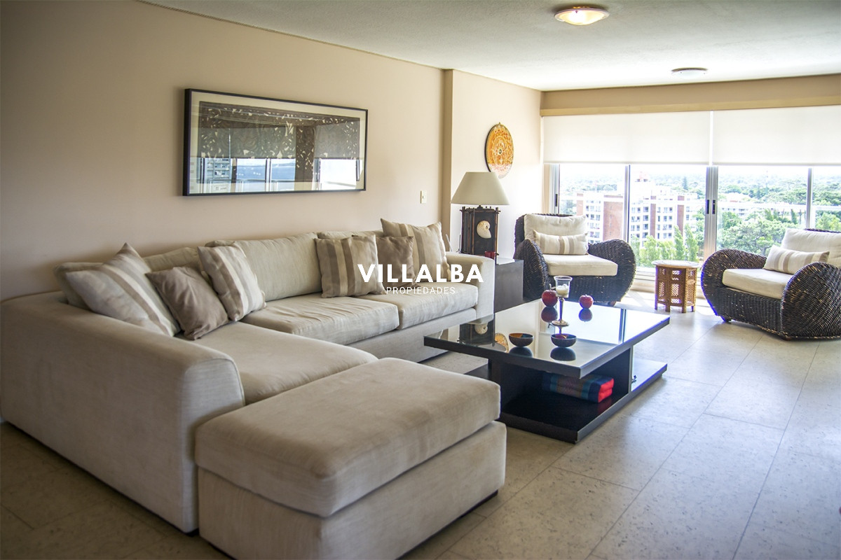 Apartamento ID.2860 - Vende apartamento de 4 dormitorios con 2 cocheras en Lincon Center, Playa Mansa, Punta del Este 