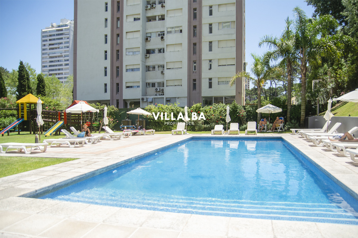 Apartamento ID.4001 - Vende apto de 2 dormitorios con vista al mar en Punta del este