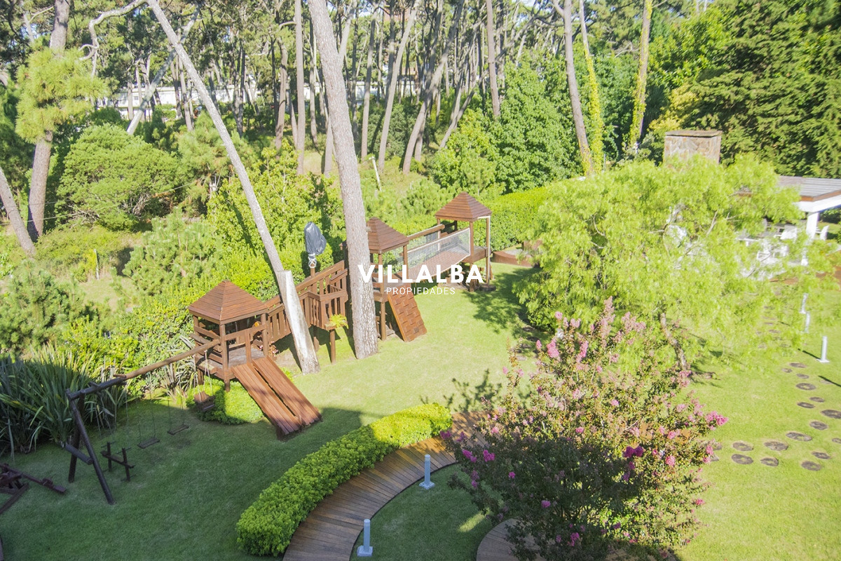 Apartamento ID.3666 - Espectacular departamento duplex a pasos del mar . 3 dormitorios en venta