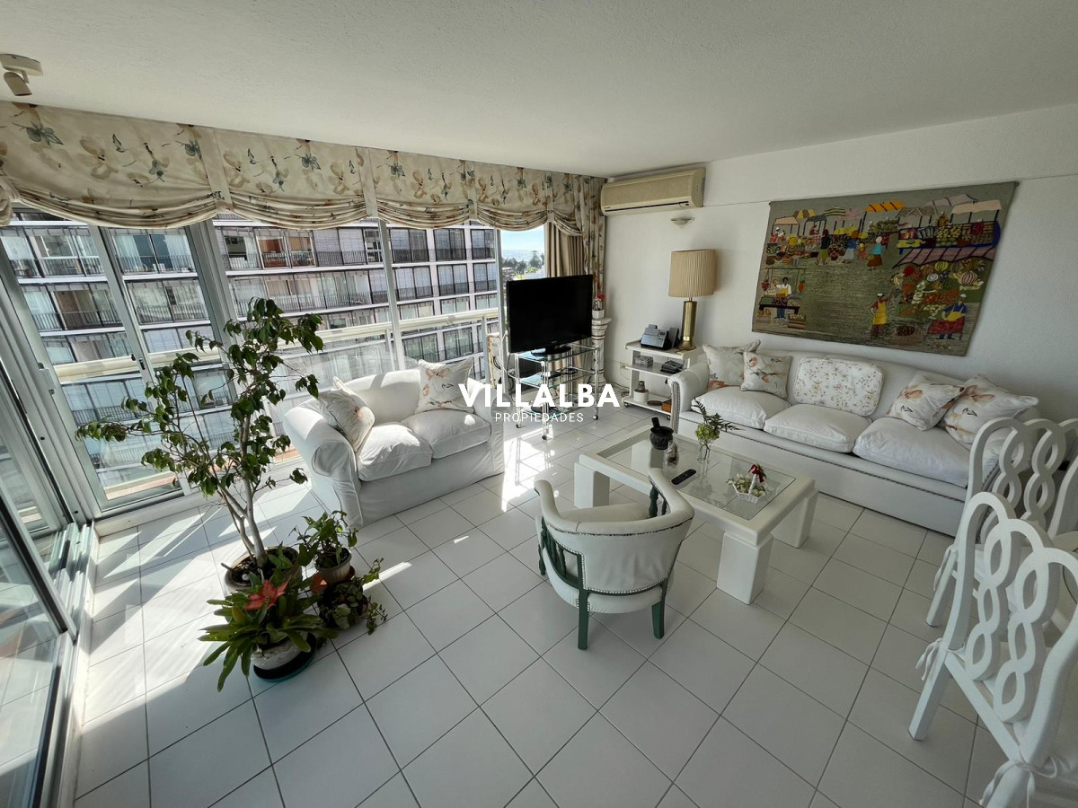 Apartamento ID.2888 - Departamento de 2 dormitorios en venta, Peninsula. 