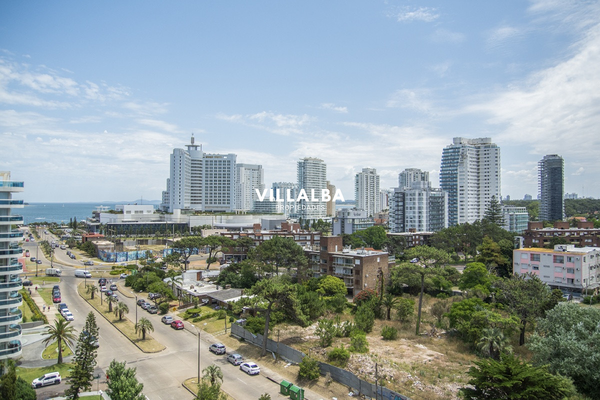 Apartamento ID.2810 - Vende apartamento de 2 dormitorios y medio en Chiverta, Reciclado completo. Punta del Este 