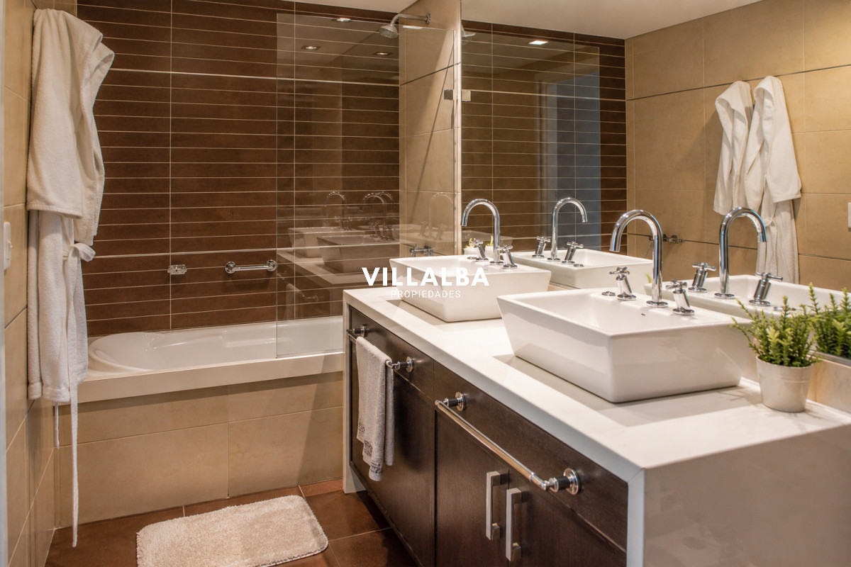 Apartamento ID.3508 - Hermoso Pent-house en torre Imperiale ,venta en zona de la Brava.