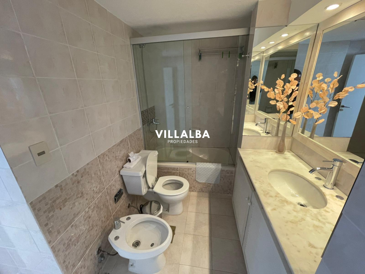 Apartamento ID.4123 - Apartamento de 2 dormitorios con vista al mar en venta en Peninsula.