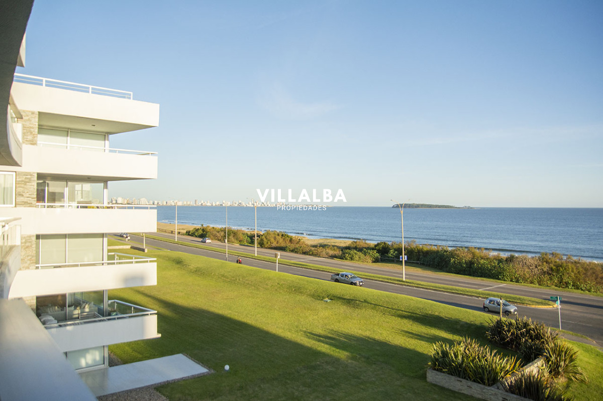 Apartamento ID.4249 - Departamento de 2 suites + depedencia en venta Frente al mar.