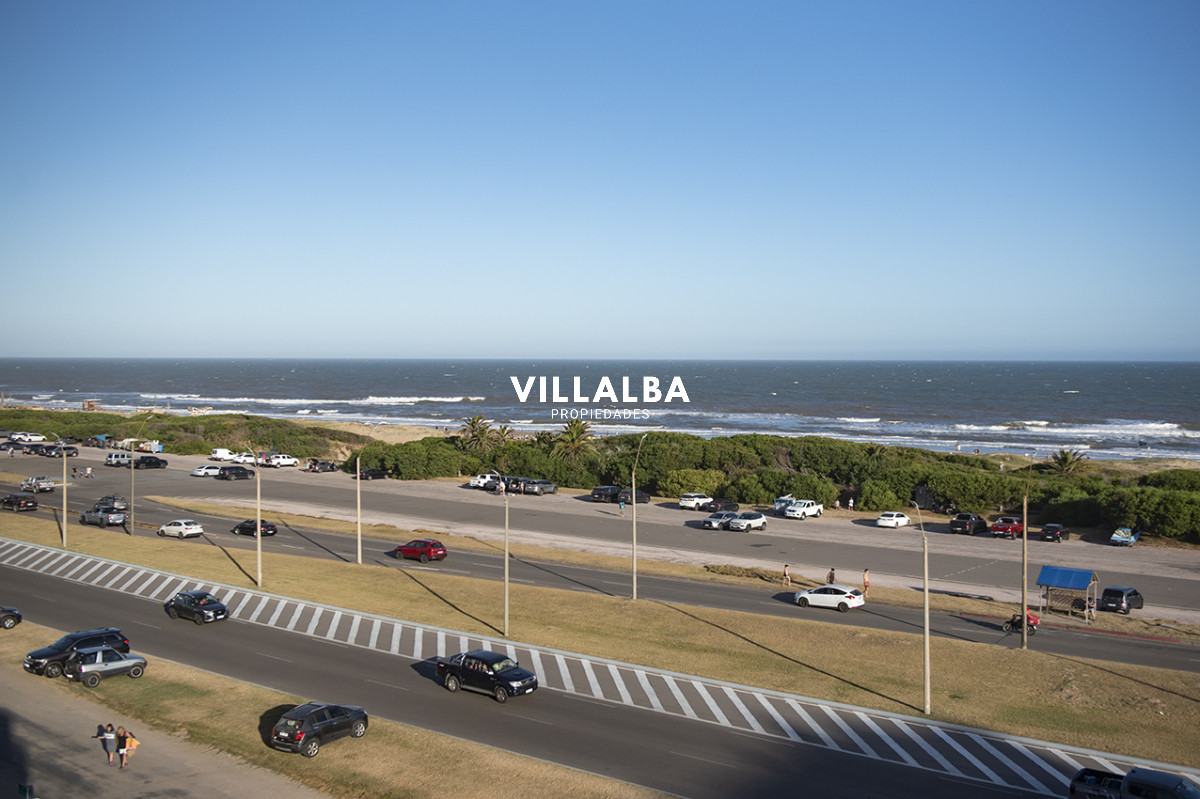 Apartamento ID.3431 - Apartamento Penthouse, frente al mar, playa brava, 3 dormitorios con hermosa vista
