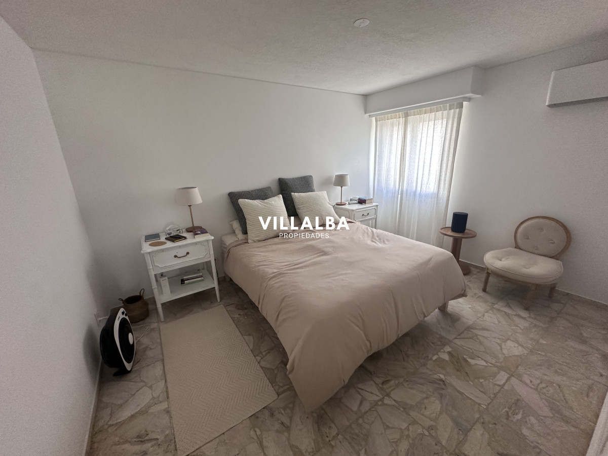 Apartamento ID.3494 - Vende Tamanaco de 2 dormitorios RECICLADO, Punta del Este