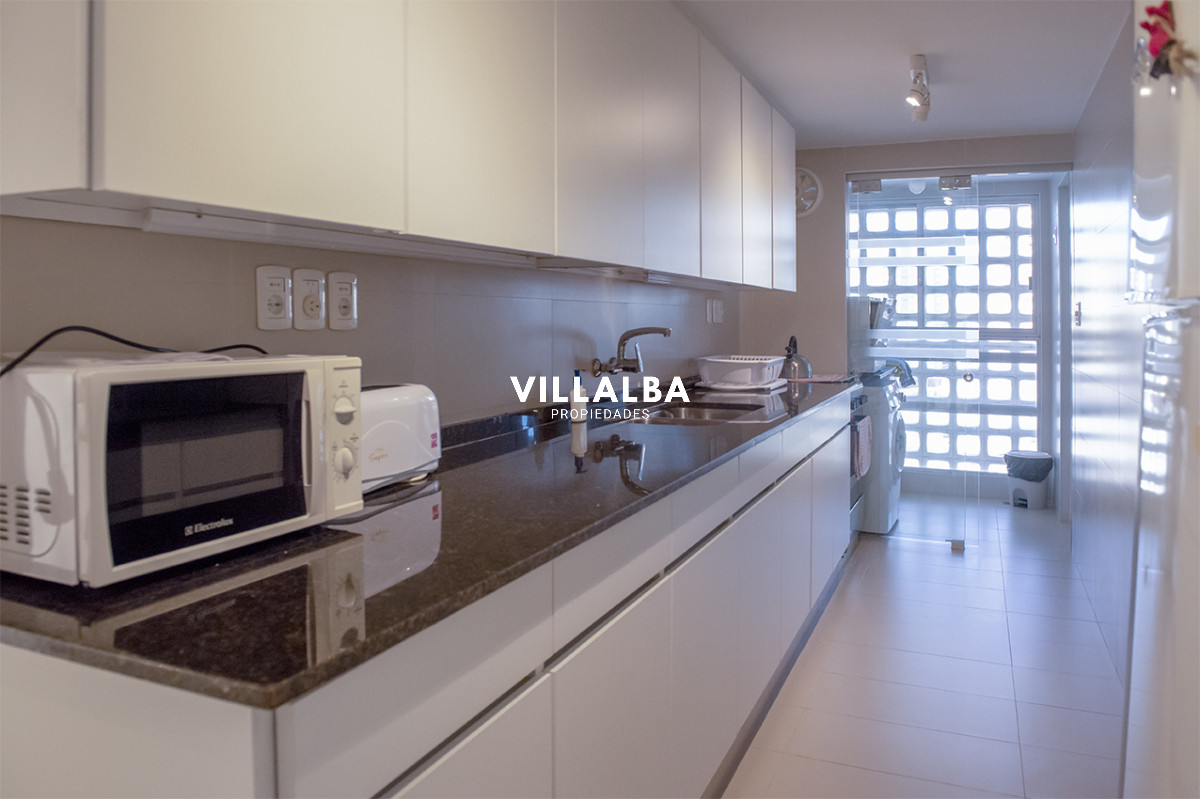 Apartamento ID.3635 - Vende departamento de 3 dormitorios con vista al Puerto, Punta del Este