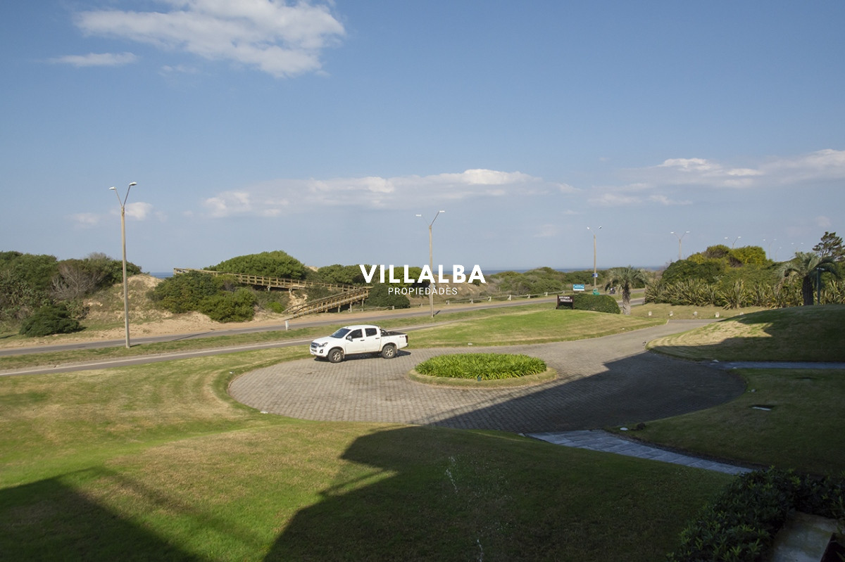 Apartamento ID.3609 - Apartamento de 4 dormitorios en Punta del Este frente al mar en Playa Brava