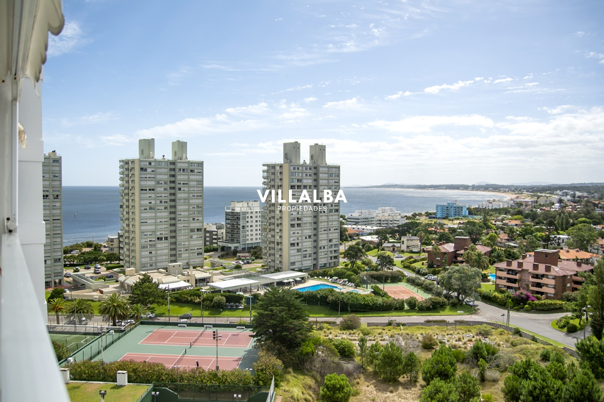 Apartamento ID.2860 - Vende apartamento de 4 dormitorios con 2 cocheras en Lincon Center, Playa Mansa, Punta del Este 