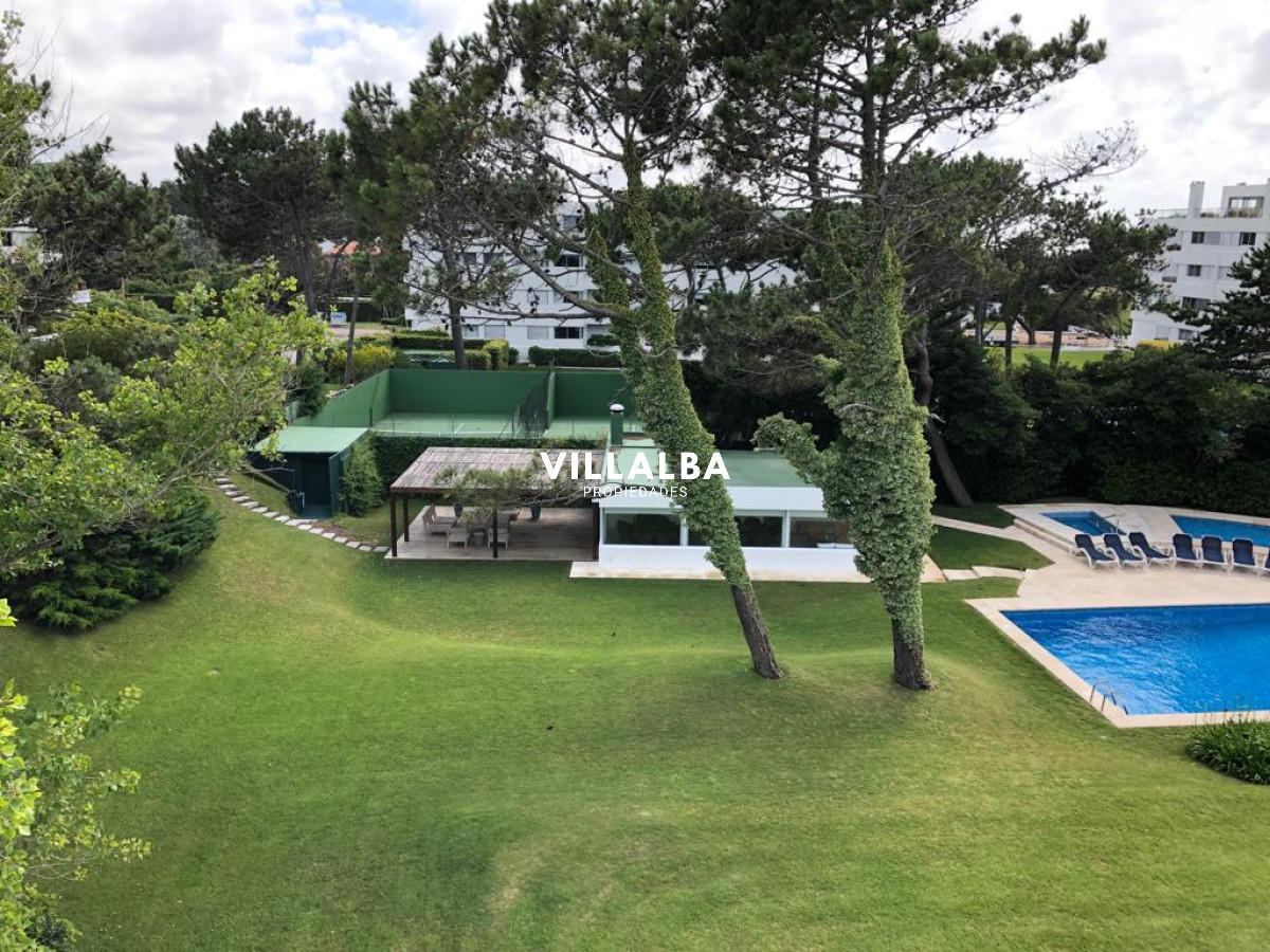 Apartamento ID.3609 - Apartamento de 4 dormitorios en Punta del Este frente al mar en Playa Brava