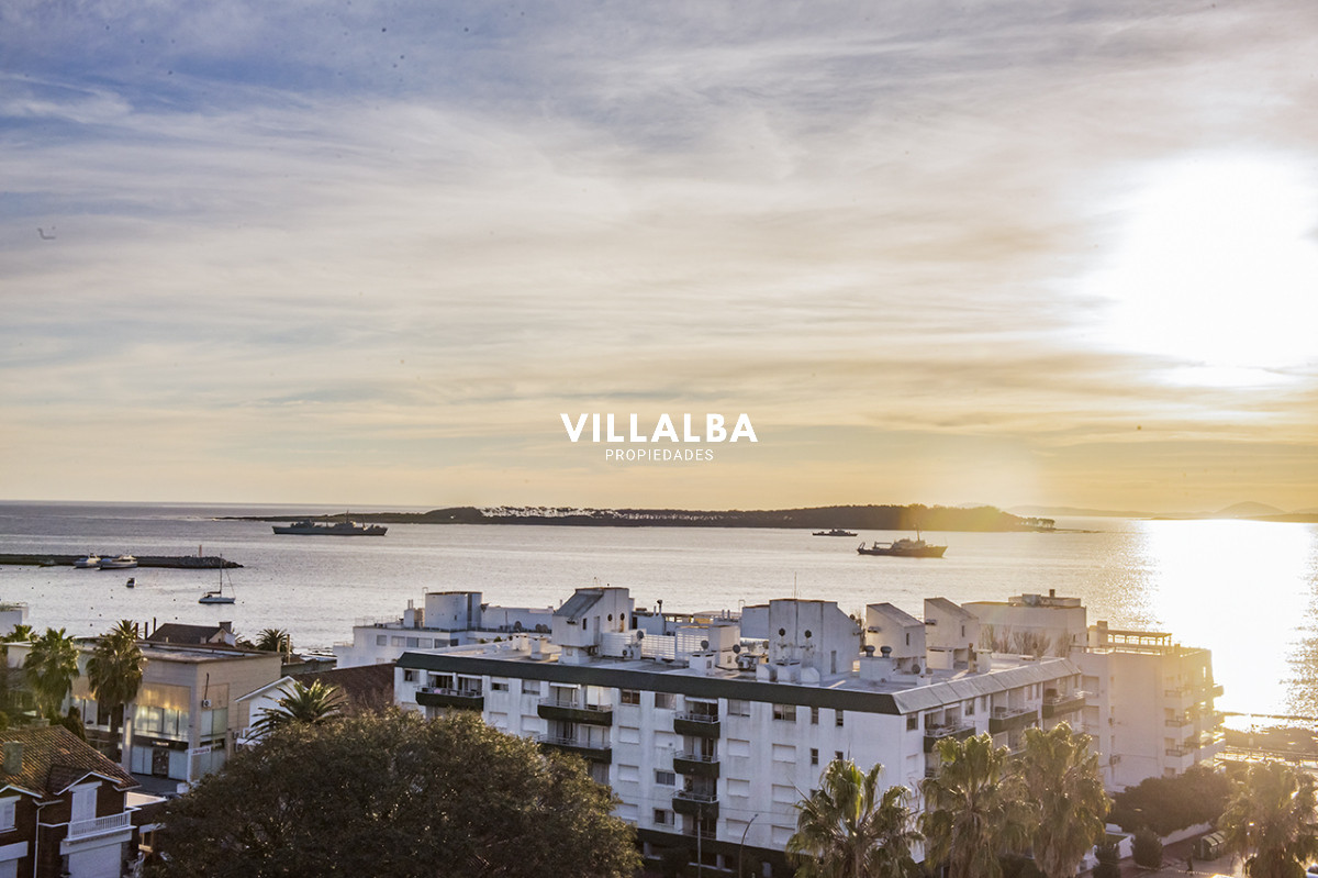 Apartamento ID.3635 - Vende departamento de 3 dormitorios con vista al Puerto, Punta del Este