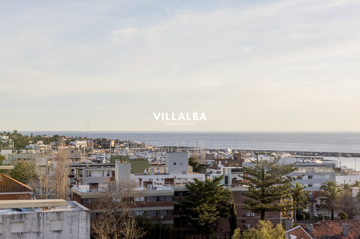 Apartamento ID.3635 - Vende departamento de 3 dormitorios con vista al Puerto, Punta del Este