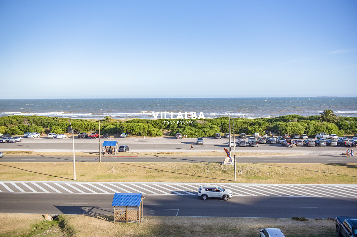 Apartamento ID.3431 - Apartamento Penthouse, frente al mar, playa brava, 3 dormitorios con hermosa vista