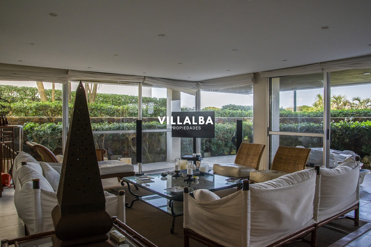 Apartamento ID.3609 - Apartamento de 4 dormitorios en Punta del Este frente al mar en Playa Brava