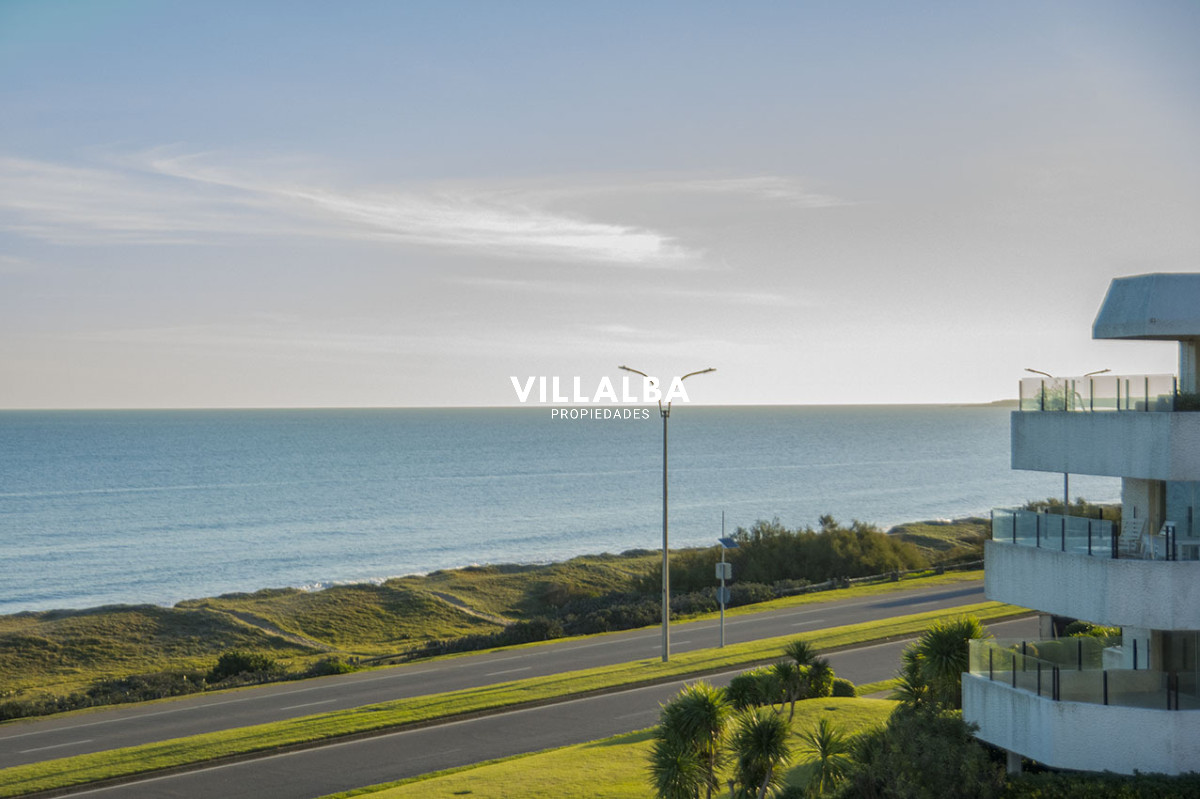 Apartamento ID.4249 - Departamento de 2 suites + depedencia en venta Frente al mar.