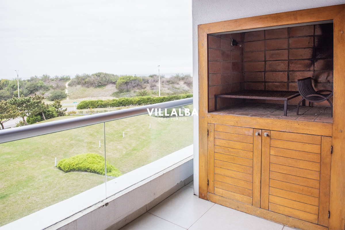 Apartamento ID.2369 - Hermoso Departamento en venta frente a Playa Brava, 3 dorm + dep. Marigot Brava