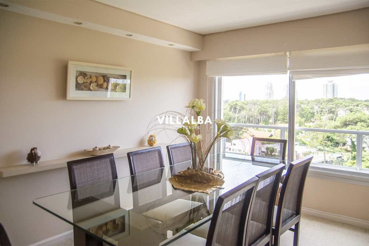 Apartamento ID.2860 - Vende apartamento de 4 dormitorios con 2 cocheras en Lincon Center, Playa Mansa, Punta del Este 