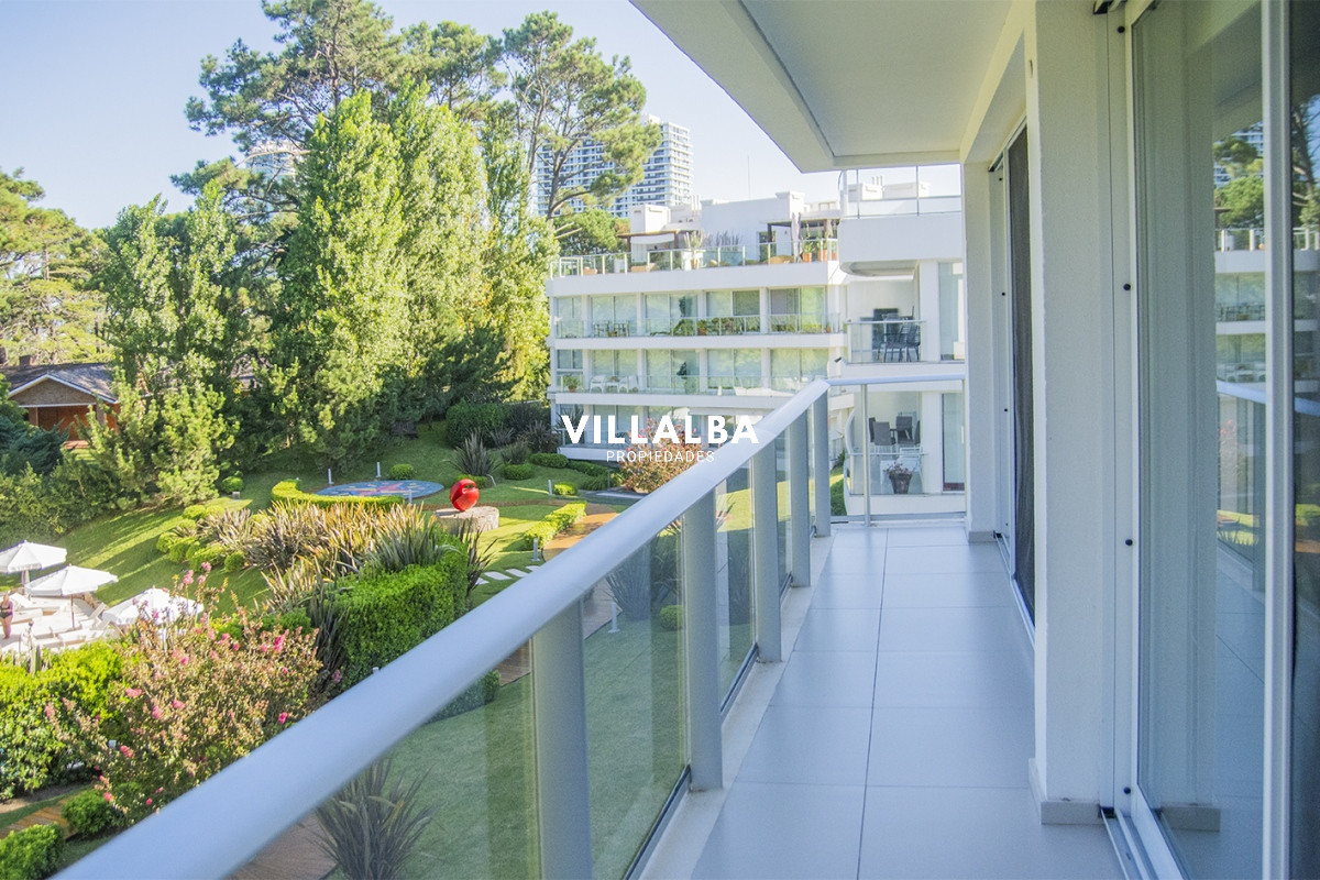 Apartamento ID.3666 - Espectacular departamento duplex a pasos del mar . 3 dormitorios en venta