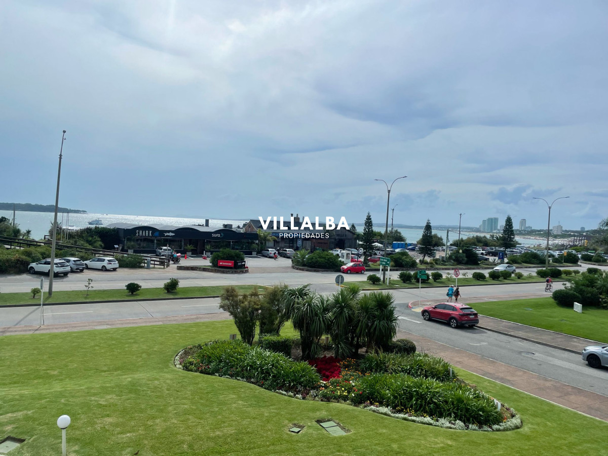 Apartamento ID.2482 - Hermoso Departamento de 3 dormitorios en venta frente al mar. 