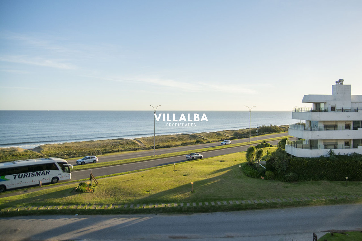 Apartamento ID.4249 - Departamento de 2 suites + depedencia en venta Frente al mar.
