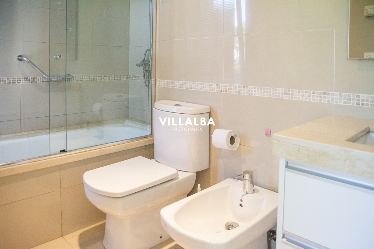 Apartamento ID.3666 - Espectacular departamento duplex a pasos del mar . 3 dormitorios en venta