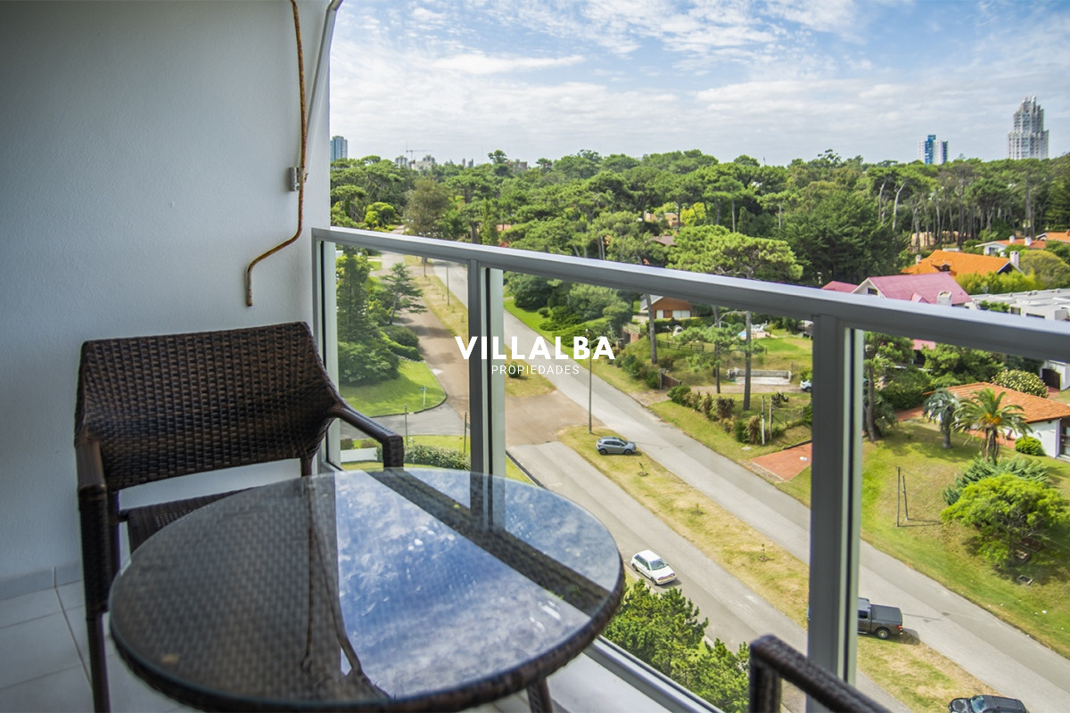 Apartamento ID.2860 - Vende apartamento de 4 dormitorios con 2 cocheras en Lincon Center, Playa Mansa, Punta del Este 