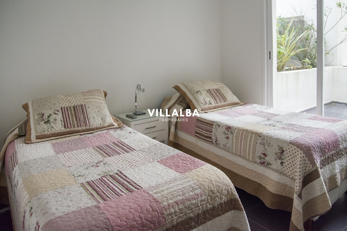 Apartamento ID.2178 - Vende apartamento. Edificio Bonaire. 3 dormitorios con servicios. Brava, Peninsula, Punta del Este