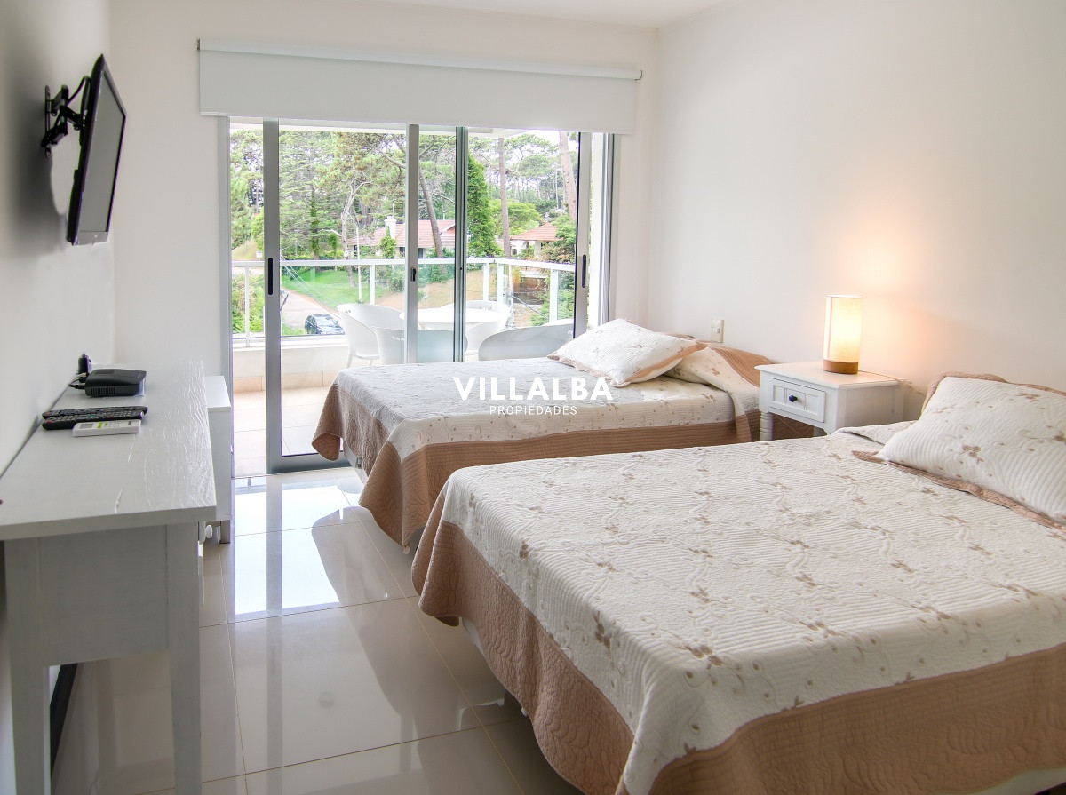 Apartamento ID.3665 - PH en playa mansa , departamento en Edificio Monet de 2 dormitorios, Punta Del Este