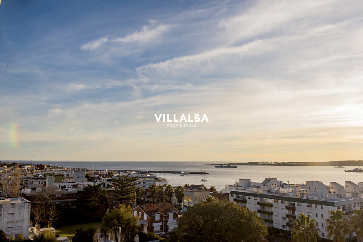 Apartamento ID.3635 - Vende departamento de 3 dormitorios con vista al Puerto, Punta del Este