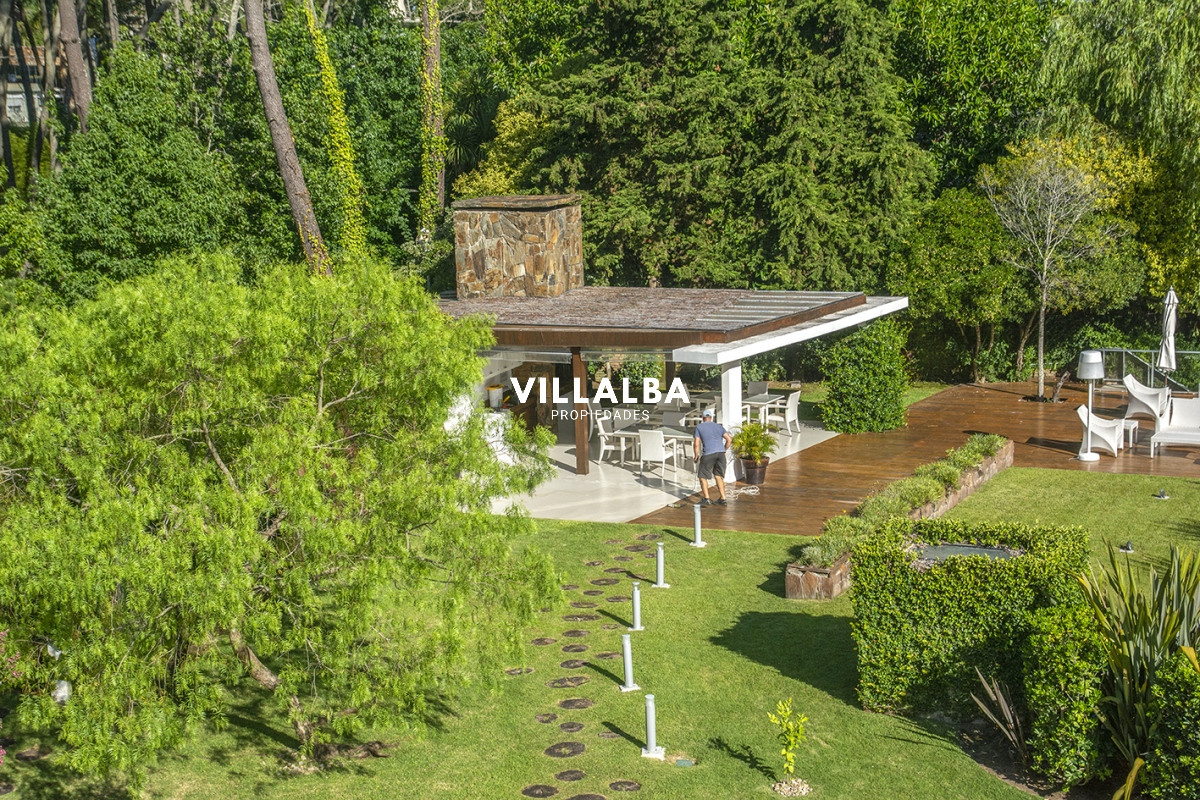 Apartamento ID.3666 - Espectacular departamento duplex a pasos del mar . 3 dormitorios en venta