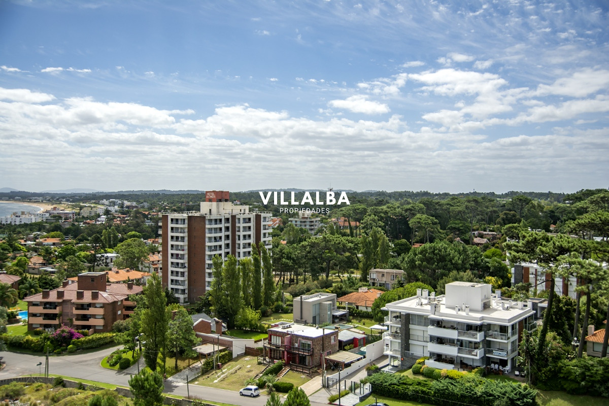 Apartamento ID.2860 - Vende apartamento de 4 dormitorios con 2 cocheras en Lincon Center, Playa Mansa, Punta del Este 