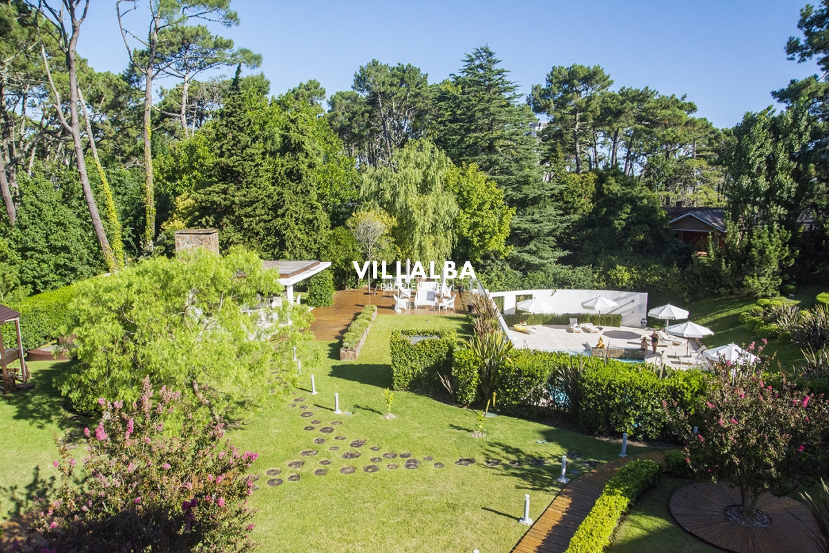 Apartamento ID.3666 - Espectacular departamento duplex a pasos del mar . 3 dormitorios en venta