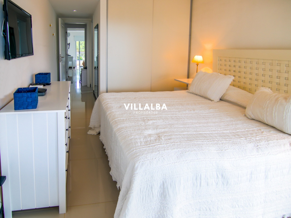 Apartamento ID.3665 - PH en playa mansa , departamento en Edificio Monet de 2 dormitorios, Punta Del Este