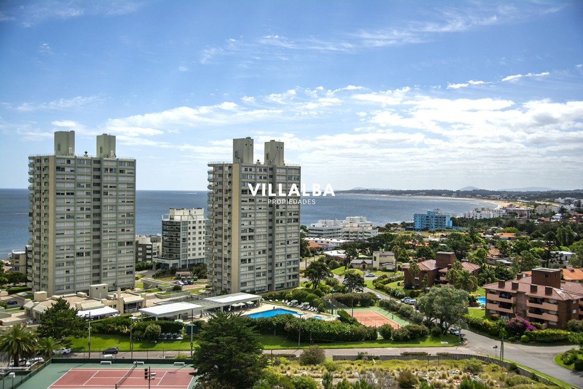 Apartamento ID.2860 - Vende apartamento de 4 dormitorios con 2 cocheras en Lincon Center, Playa Mansa, Punta del Este 