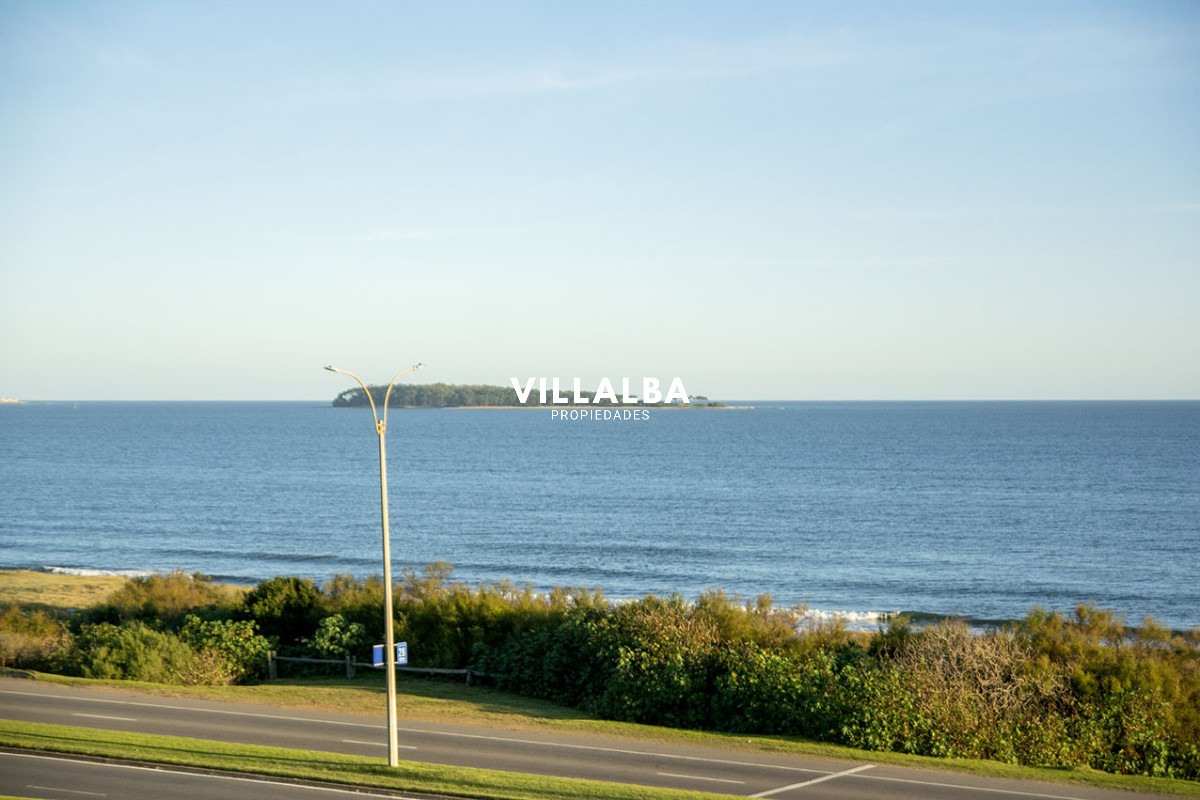 Apartamento ID.4249 - Departamento de 2 suites + depedencia en venta Frente al mar.