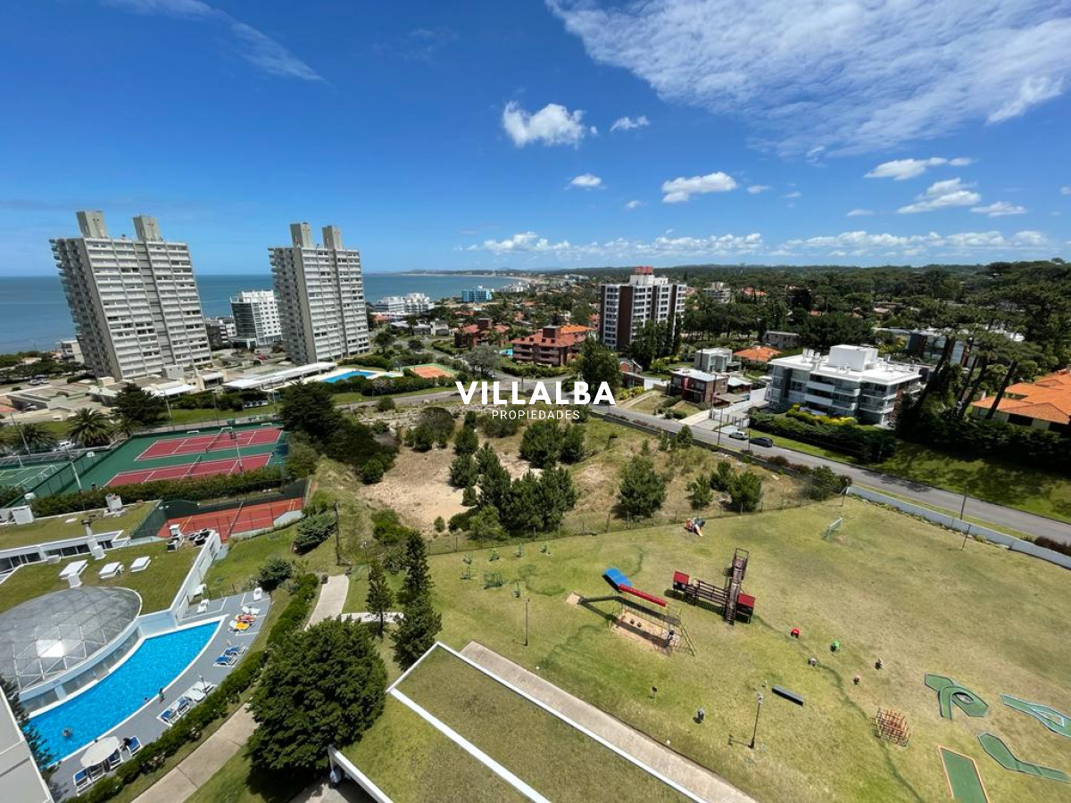 Apartamento ID.2860 - Vende apartamento de 4 dormitorios con 2 cocheras en Lincon Center, Playa Mansa, Punta del Este 