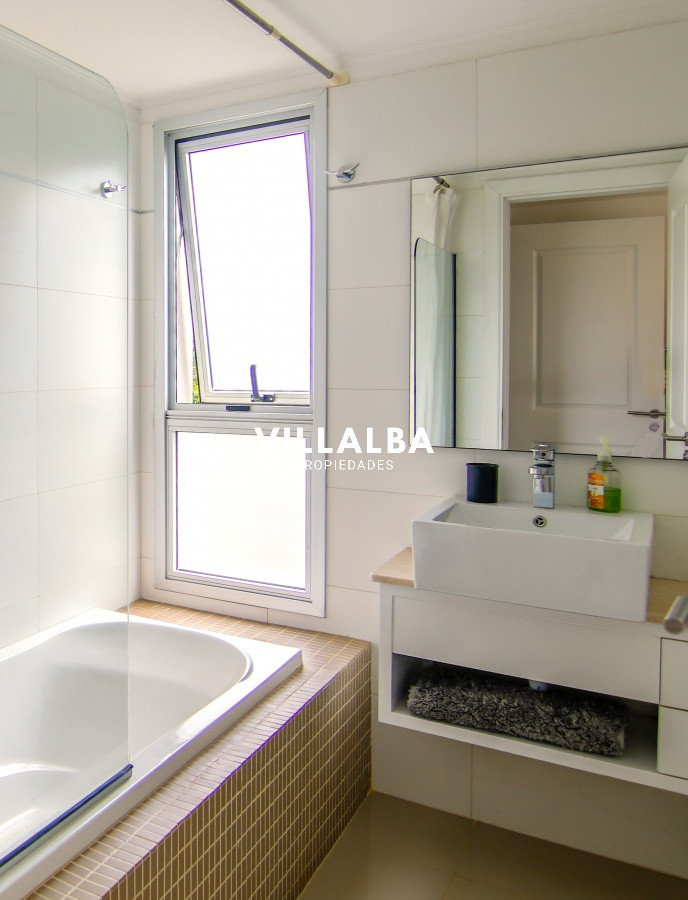 Apartamento ID.3665 - PH en playa mansa , departamento en Edificio Monet de 2 dormitorios, Punta Del Este