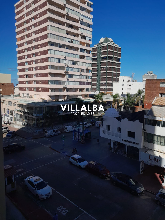 Apartamento ID.3449 - Departamento  en venta de 3 dormitorios  Peninsula, Punta del Este
