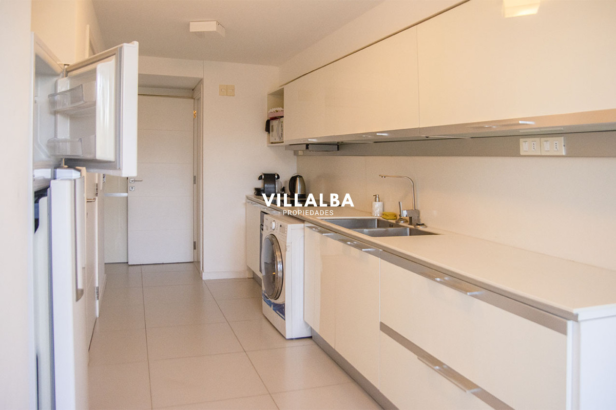 Apartamento ID.4249 - Departamento de 2 suites + depedencia en venta Frente al mar.