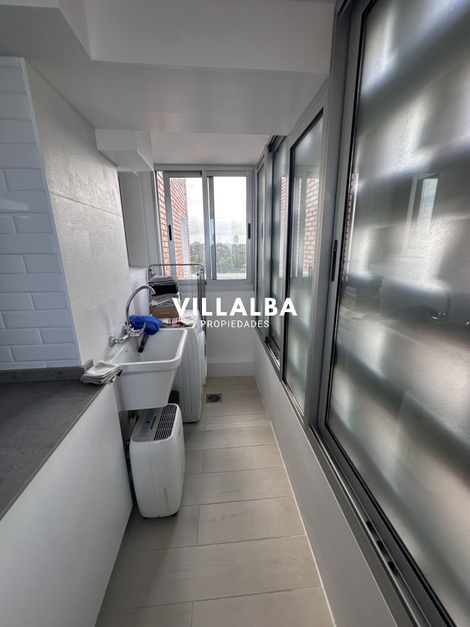 Apartamento ID.3494 - Vende Tamanaco de 2 dormitorios RECICLADO, Punta del Este