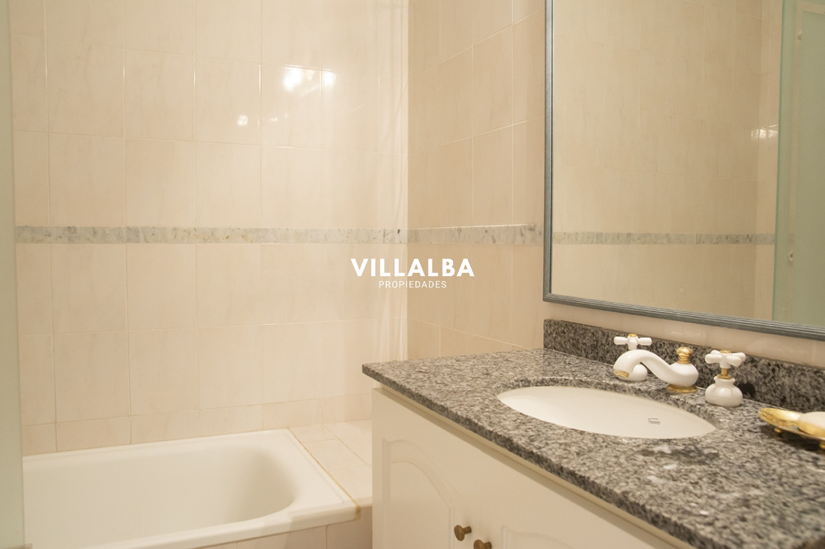 Apartamento ID.3609 - Apartamento de 4 dormitorios en Punta del Este frente al mar en Playa Brava