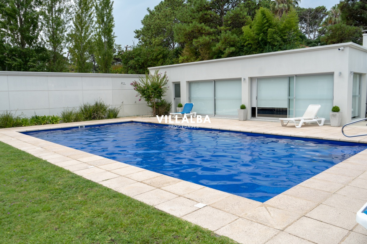 Apartamento ID.3665 - PH en playa mansa , departamento en Edificio Monet de 2 dormitorios, Punta Del Este