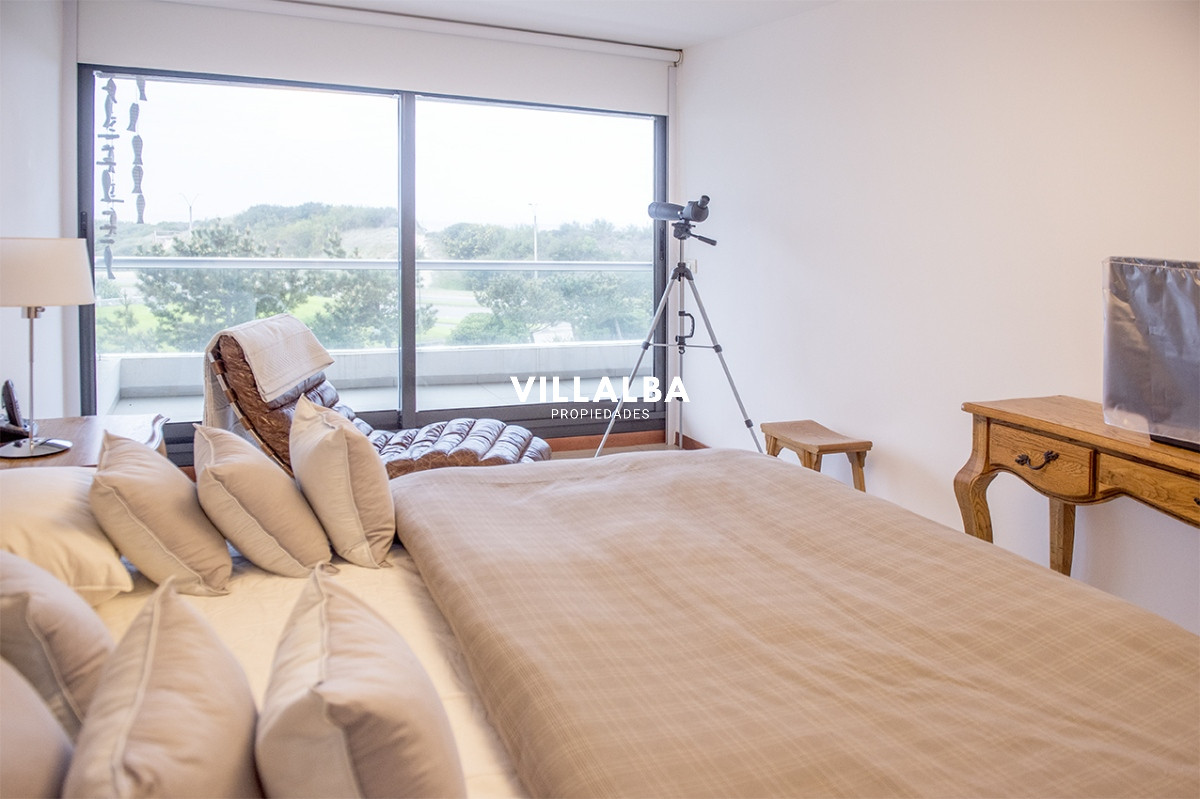 Apartamento ID.2369 - Hermoso Departamento en venta frente a Playa Brava, 3 dorm + dep. Marigot Brava