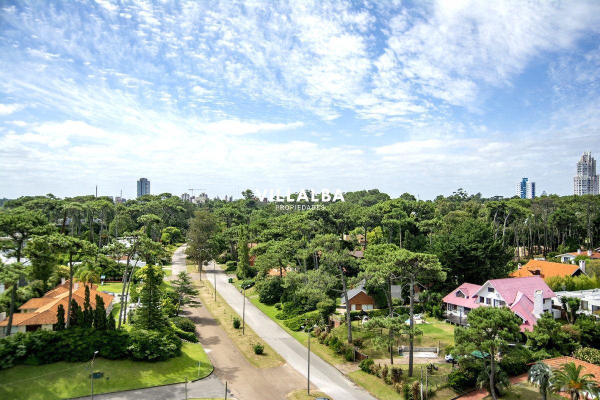 Apartamento ID.2860 - Vende apartamento de 4 dormitorios con 2 cocheras en Lincon Center, Playa Mansa, Punta del Este 