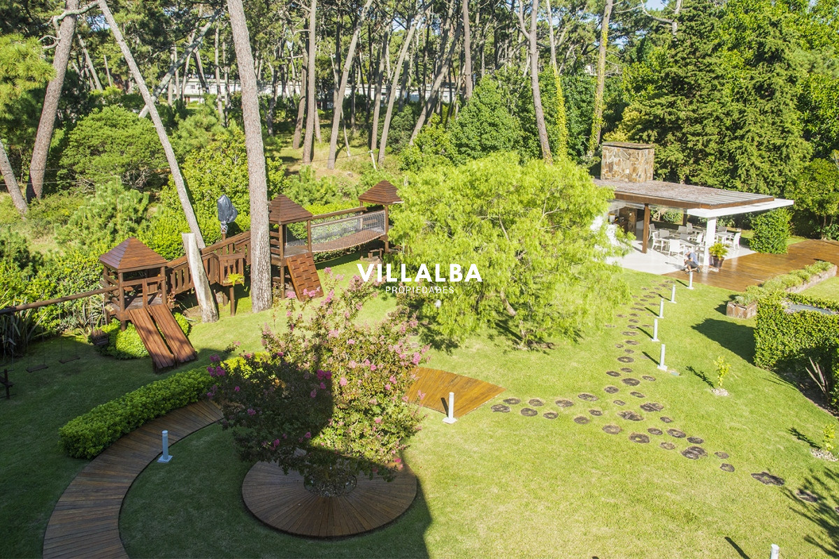 Apartamento ID.3666 - Espectacular departamento duplex a pasos del mar . 3 dormitorios en venta